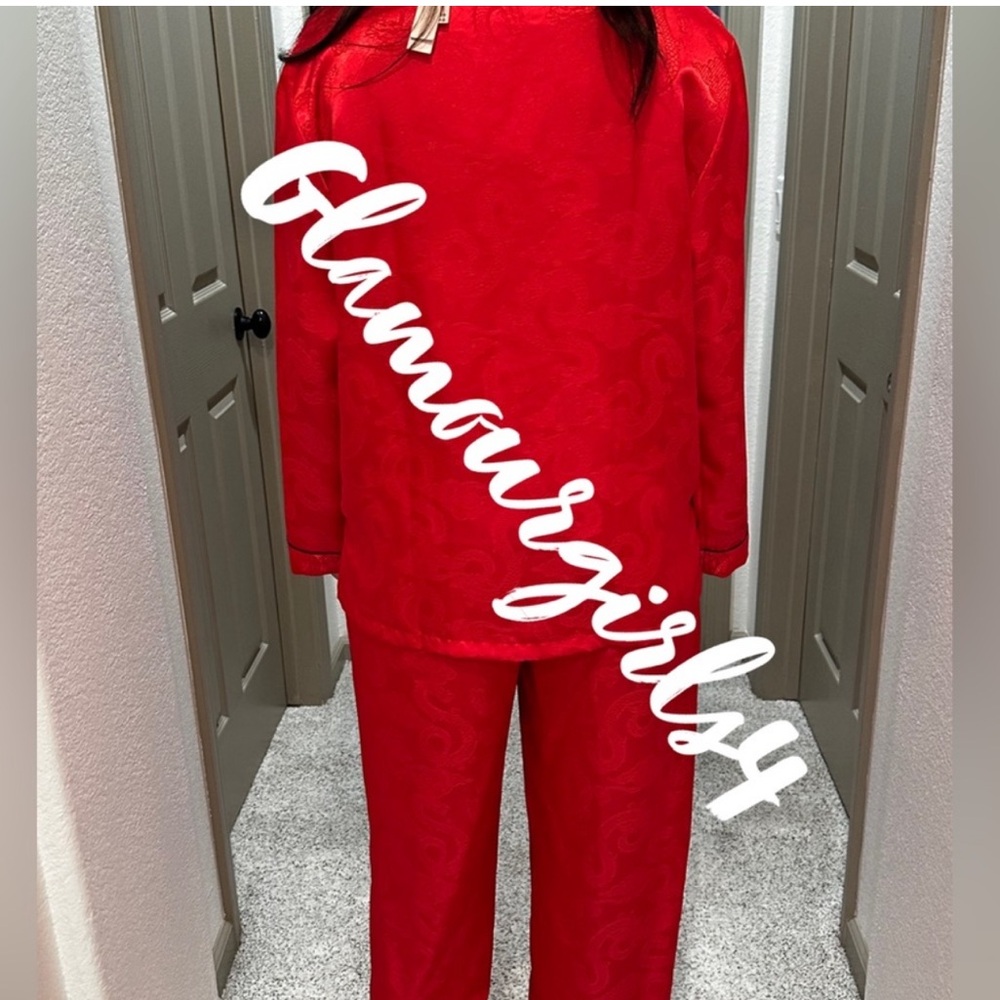 Red dragon print pj . The color is amazing Red size XXL .Model is wearing Large - Picture 4 of 5